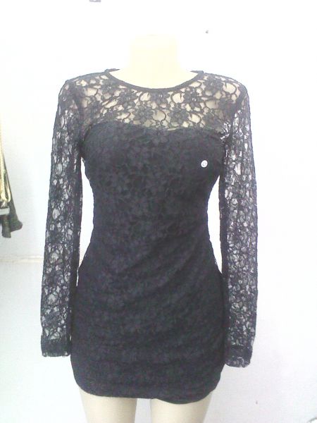 VESTIDO DE MANGA LONGA DE RENDA