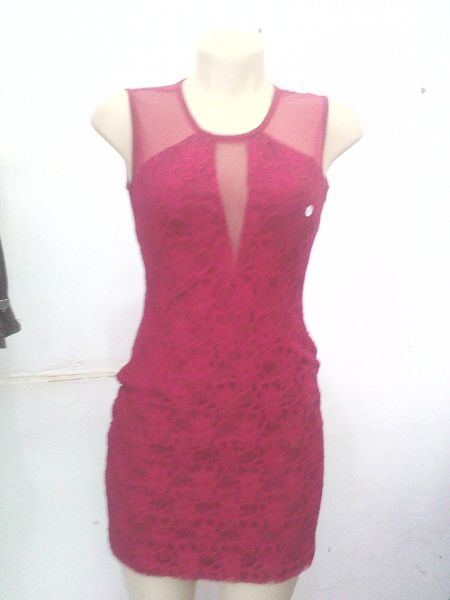 vestido de renda vermelho